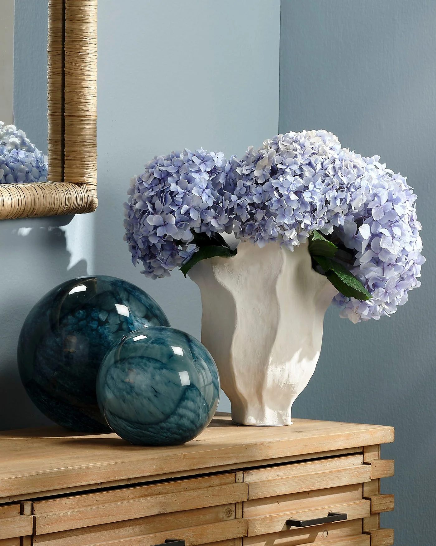 Lily Vase - Image 3