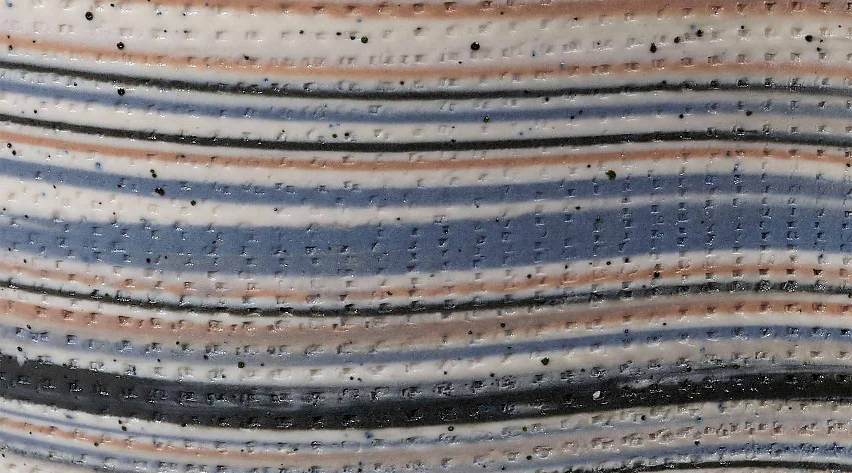 Undulation Vase - Image 5