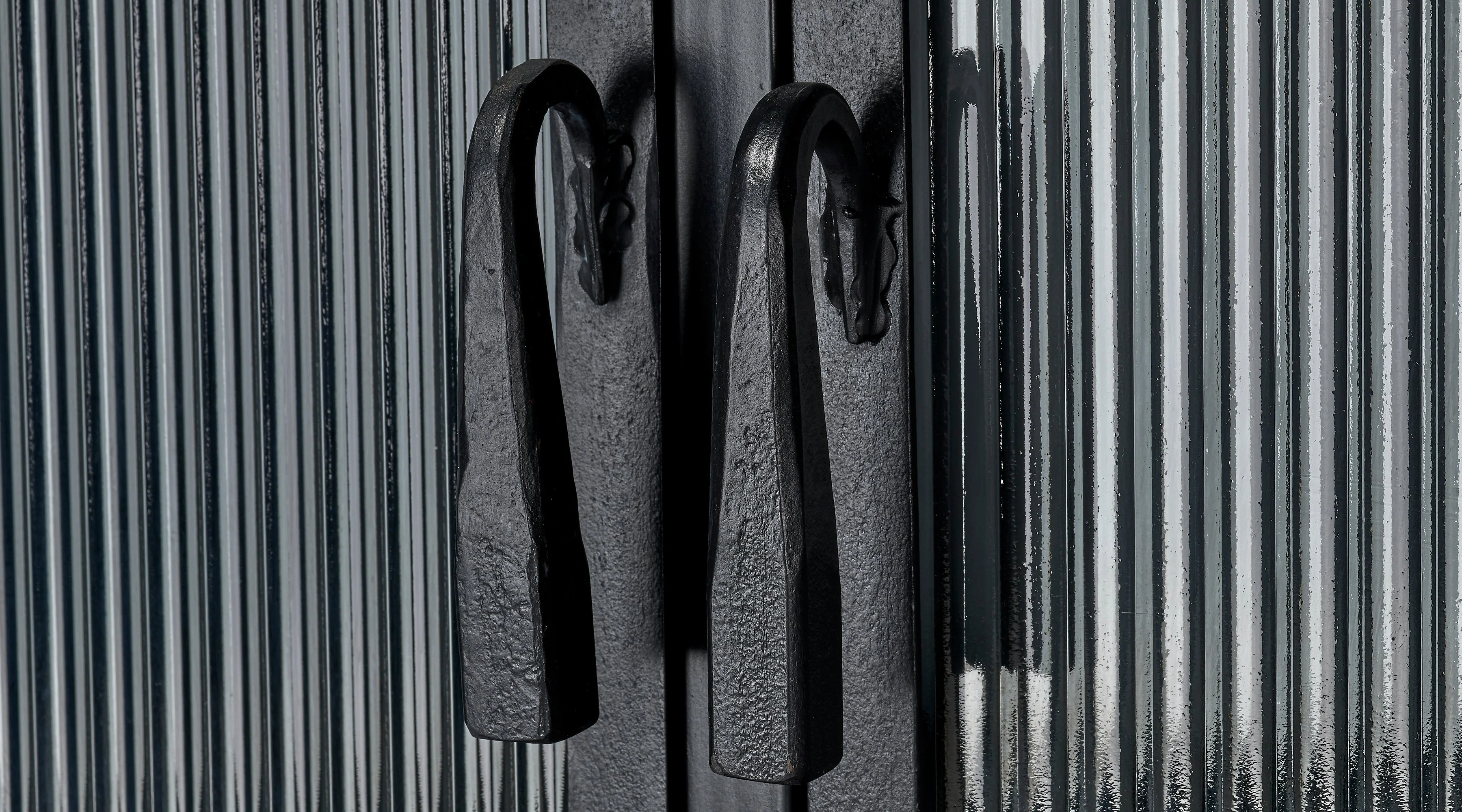Vitrino 6 Door Console - Image 5
